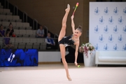 Каролина Пахтусова во время упражнения с булавами