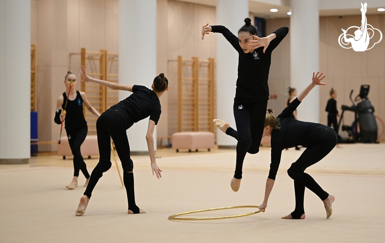 Групповички Академии во время тренировки