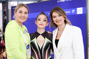 19 июня 2025 года. Олимпийская чемпионка Алина Кабаева с гимнасткой Лолой Джураевой и тренером Инарой Саттаровой на этапе «Кубка сильнейших» в Академии