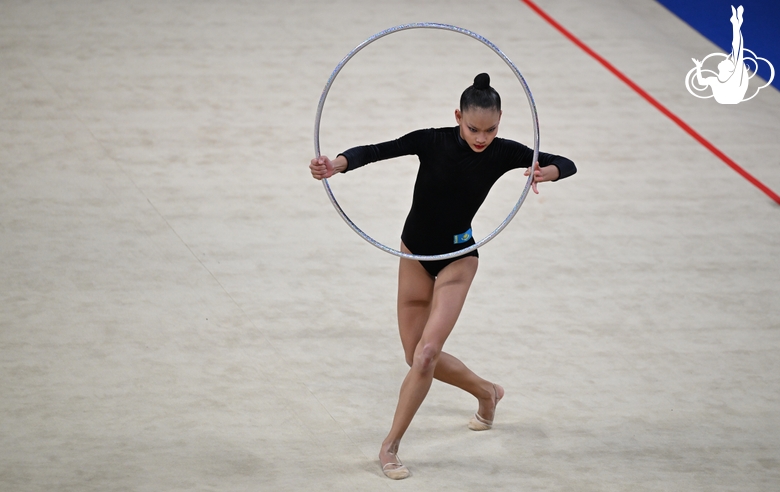 Aiganym Rysbek during the hoop exercise