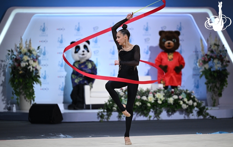 Mariia Borisova during the ribbon exercise