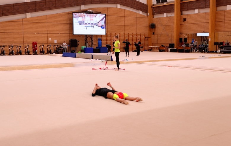 Artistic tricks enhance the visual impact of the routine