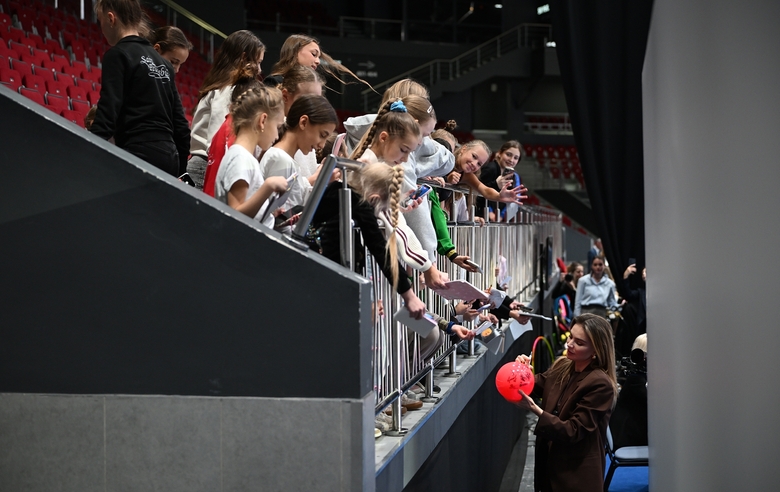 September 19, 2026. Olympic champion Alina Kabaeva with fans at the third stage of the Cup of the Strongest in St. Petersburg
