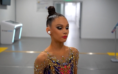 Алина Кабаева находит важные слова для воспитанниц Академии перед выступлениями на турнире «Надежды России»