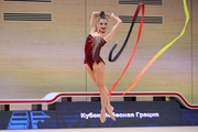 Милена Щенятская во время упражнения с лентой