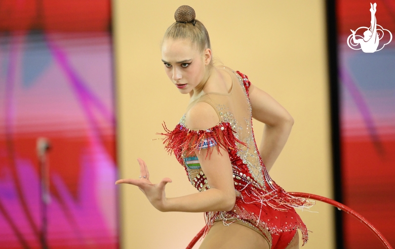 Natalia Usova during the hoop exercise