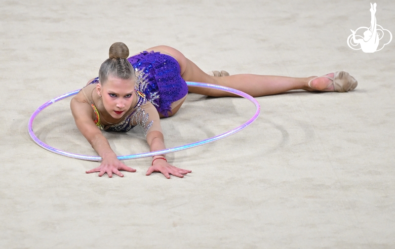Eva Chevtaeva during the hoop exercise