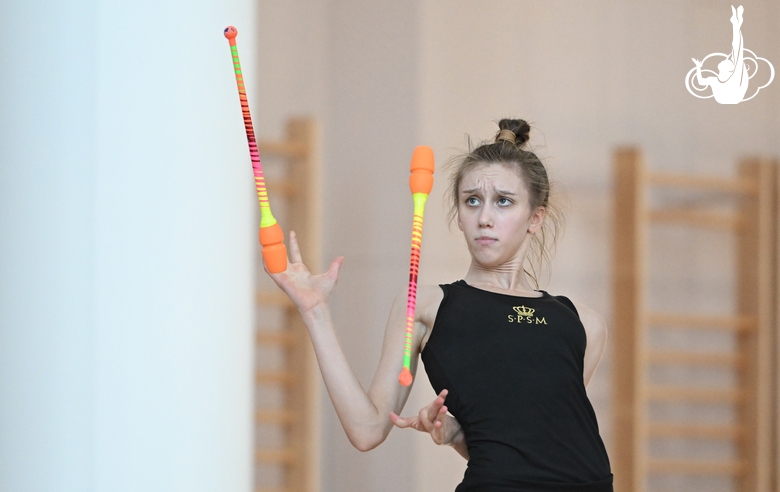 Viktoria Bespalovaduring an exercise with clubs during preparation training for the BRICS Games