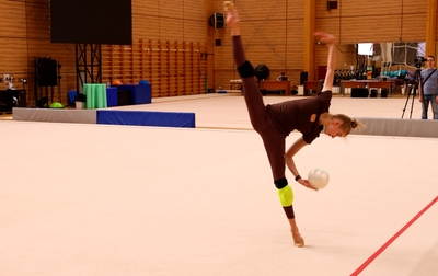 Дорабатываем упражнение с мячом вместе с олимпийской чемпионкой!