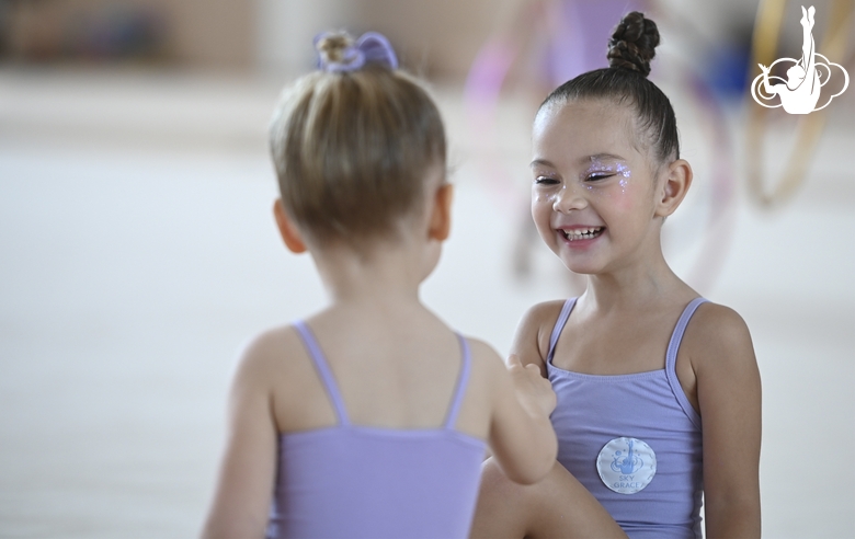 Young gymnasts before the start of the mAlinka tournament