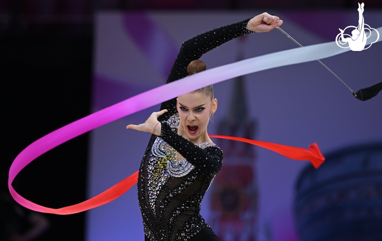 Daria Grokhotova during a ribbon exercise