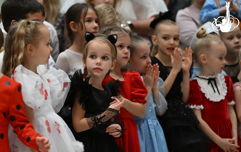 Участники новогодней елки в Академии единоборств