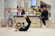 Олимпийская чемпионка Алина Кабаева во время тренировки в Академии