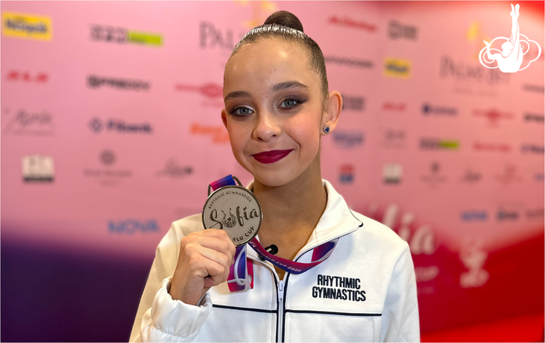 София Ильтерякова и команда групповых упражнений — c медалями этапа Кубка мира в Болгарии