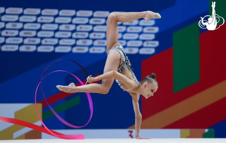 Kristina Voitenko during the ribbon exercise