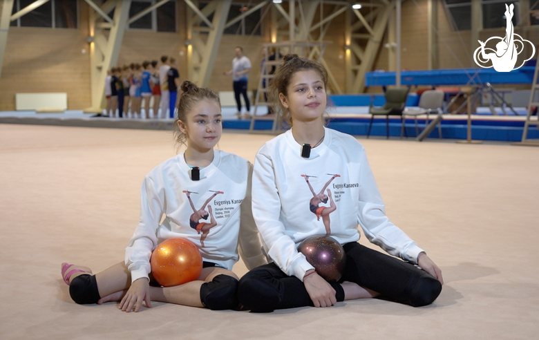 Karolina Tarasova and Ksenia Savinova share their impressions after Evgeniya Kanaeva's master class in Valdai