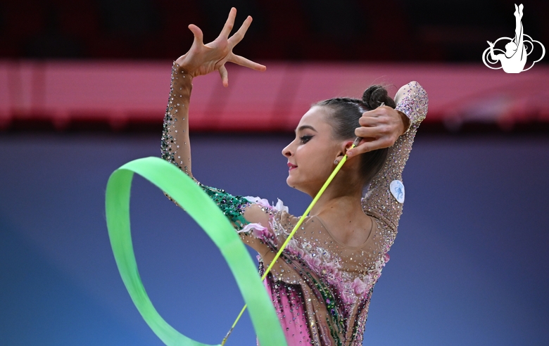 Yana Sakovich during the ribbon exercise