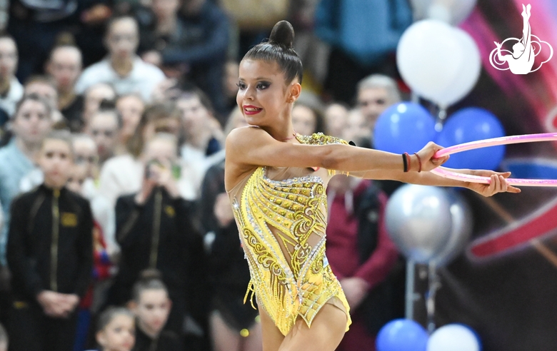 Karolina Tarasova during an exercise with a hoop