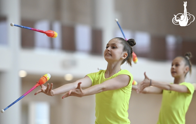 Gymnasts from Belgorod during an exercise with clubs