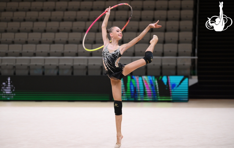 Вероника Соломатина во время контрольной тренировки с участием олимпийской чемпионки Алины Кабаевой