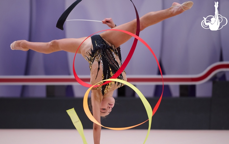 Ksenia Savinova during an exercise with a ribbon during a control training session