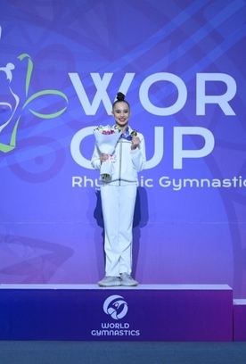 Олимпийская чемпионка Алина Кабаева поздравила победителя и призеров многоборья на этапе Кубка мира в Ташкенте