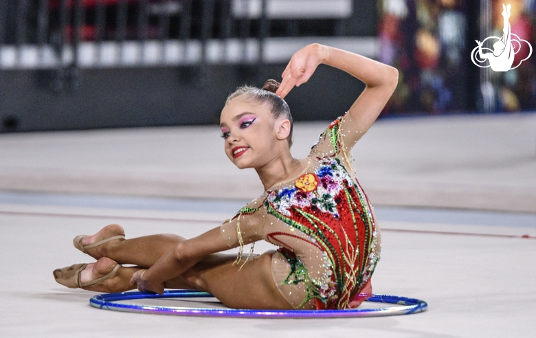 Ksenia Savinova during the hoop exercise