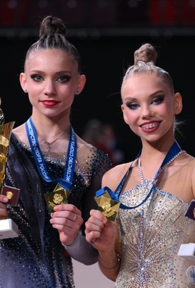 Ева Кононова и Арина Ковшова выиграли финалы с обручем и мячом на чемпионате России
