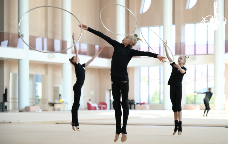 Групповички Академии во время тренировки