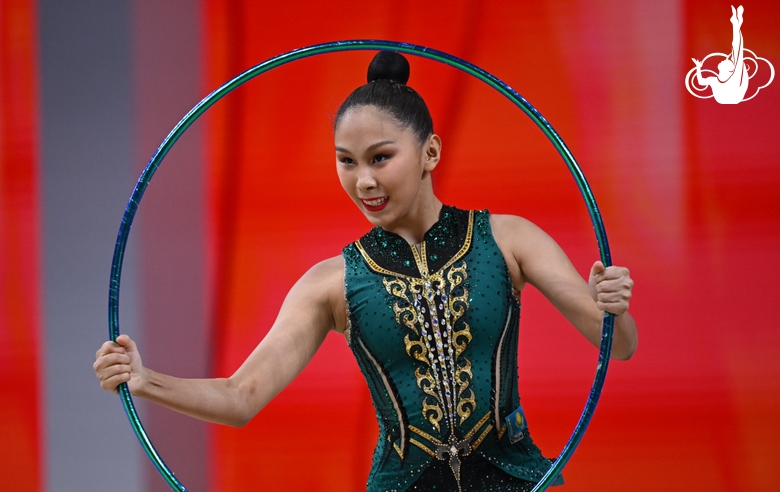 Aibota Yertaikyzy during the hoop exercise