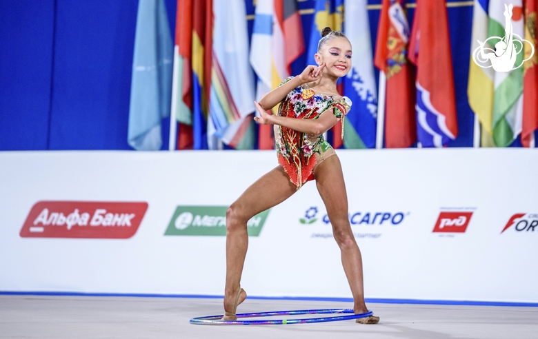 Ksenia Savinova during the hoop exercise