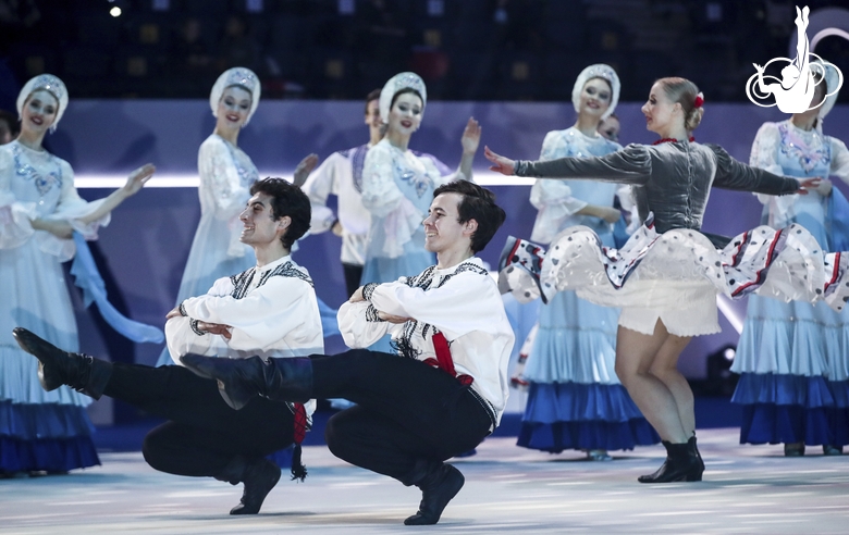 Performance of the Berezka ensemble at the closing of the 2021 Sky Grace tournament