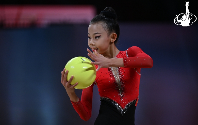 Li Qiannuo during the ball exercise