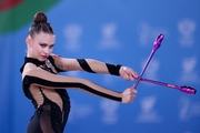 Екатерина Сазонова во время упражнения с булавами