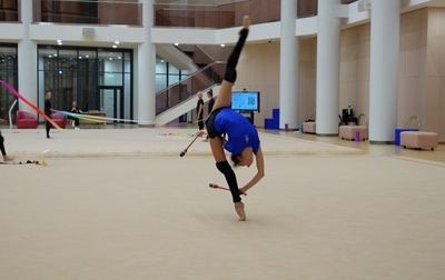 «Представь, что воду набираешь в ковшик!»