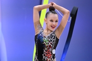Полина Семенова во время выполнения упражнения с лентой на всероссийском турнире «Кубок "Небесная грация"»