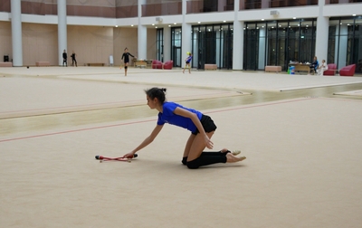 The Olympic champion draws Anna Vakulenko's attention to the importance of completing the entire program