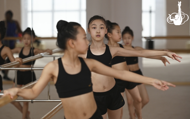 Gymnasts from China practicing choreography