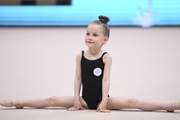 Young gymnast во время выступления at the mAlinka tournament