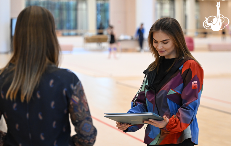 The Academy teachers gave a gift to Olympic champion Alina Kabaeva