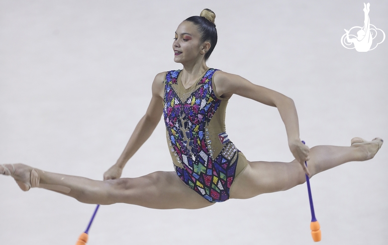 Gretel Mendoza (Cuba) during an exercise with clubs