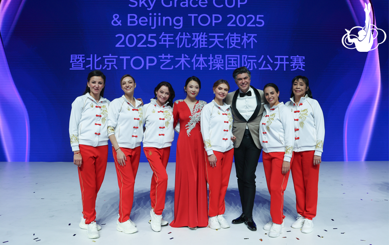 Olympic champions Alina Kabaeva, Lori Fung, Alexandra Timoshenko, Yulia Barsukova, Evgenia Kanaeva and Linoy Ashram and gala show hosts Nikolai Tsiskaridze and Zheng Hanyi