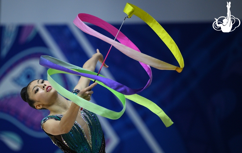 Miyabi Akiya during an exercise with ribbon