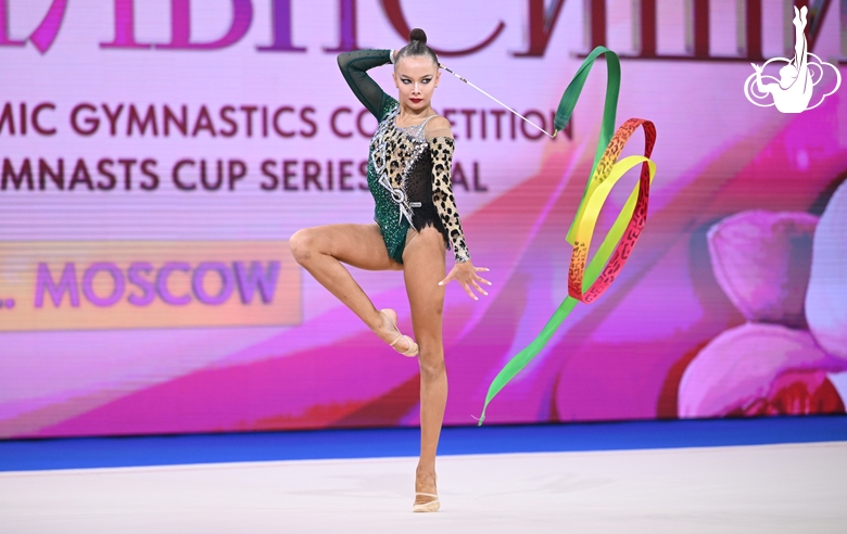 Kristina Dyupina during a ribbon exercise