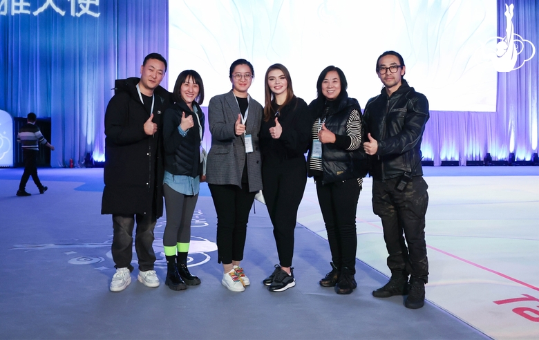 Olympic champion Alina Kabaeva with the Chinese organizers of Sky Grace tournament