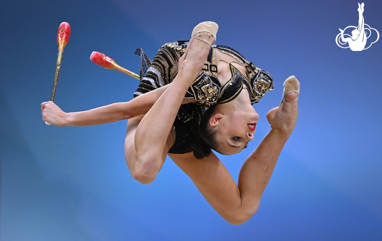 Mariia Borisova during the exercise with clubs
