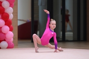Young gymnast at the mAlinka tournament