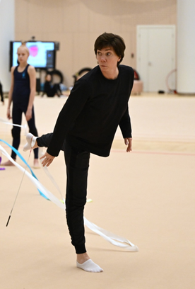 Ирина Зеновка ставит новую программу для групповичек-юниорок