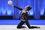 Cheng Siyuan during an exercise with a ball