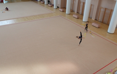 Показываем фрагменты занятий гимнасток Академии Евы Кононовой из Тюменской области и Софьи Воробьевой из Москвы с Ольгой Минигалиной